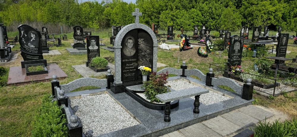 Гранітні пам'ятники, швидко, з монтажем, памятники из бетона, гранита