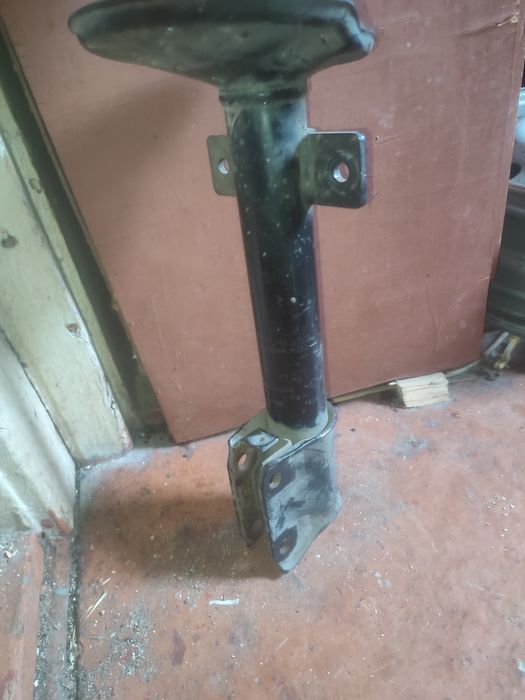 Продам амортизатор на Рено Дастер б/у