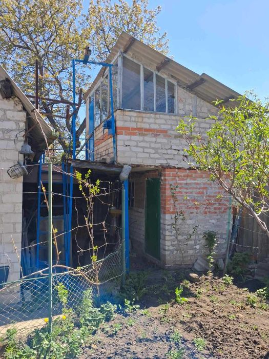 Будинок з приватизованою земельною ділянкою