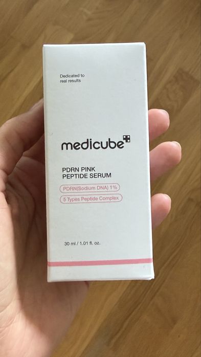 Medicube pdrn pink peptide serum