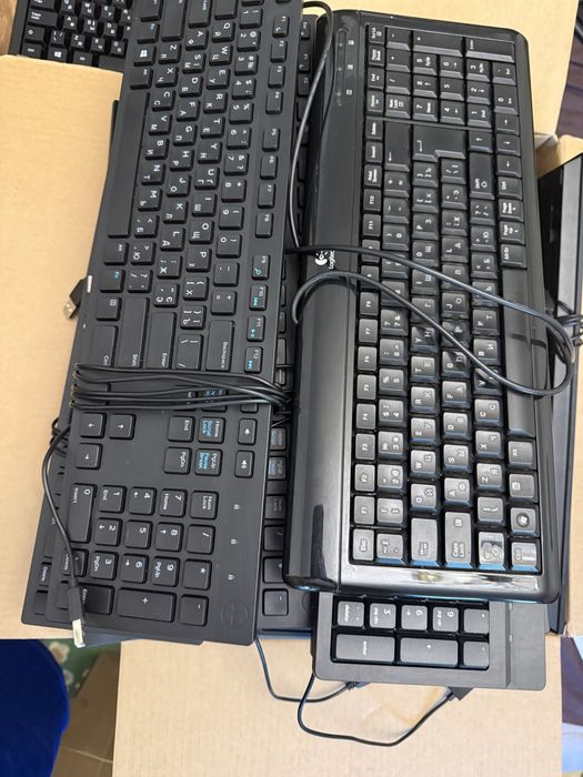 Компьютрні клавіатури Dell та Logitech