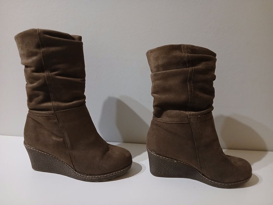 Botas de camurça castanho claro