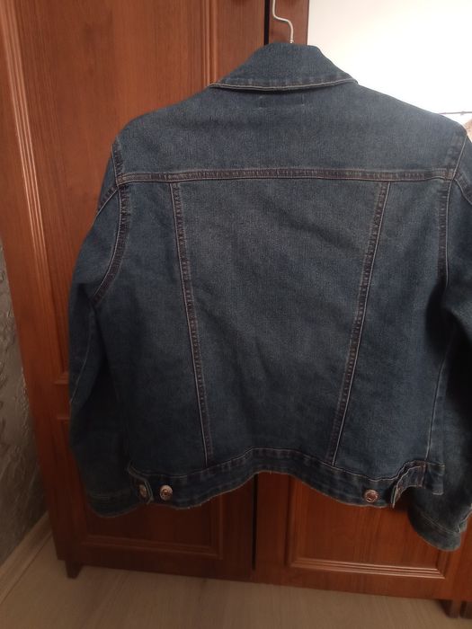 Продаю жіночу джинсову куртку