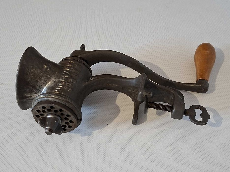 Máquina antiga de picar carne Husqvarna 101 - Sweden