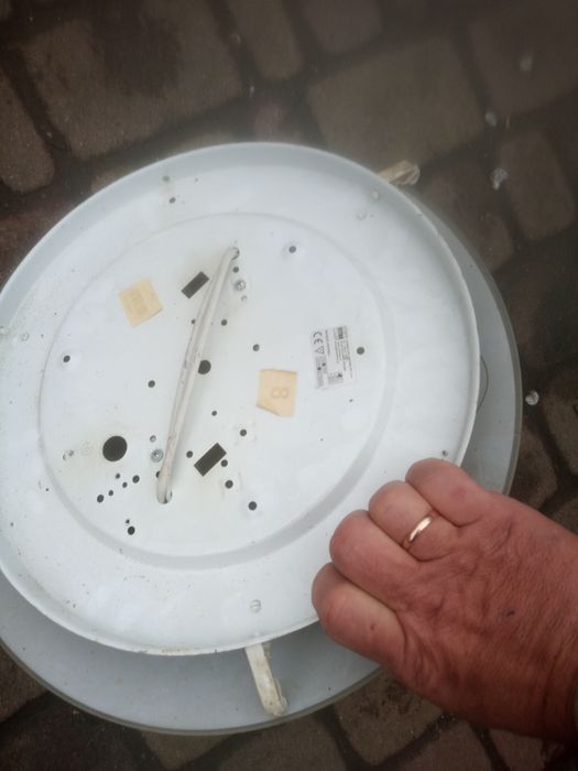 Світильник на три лампочки.