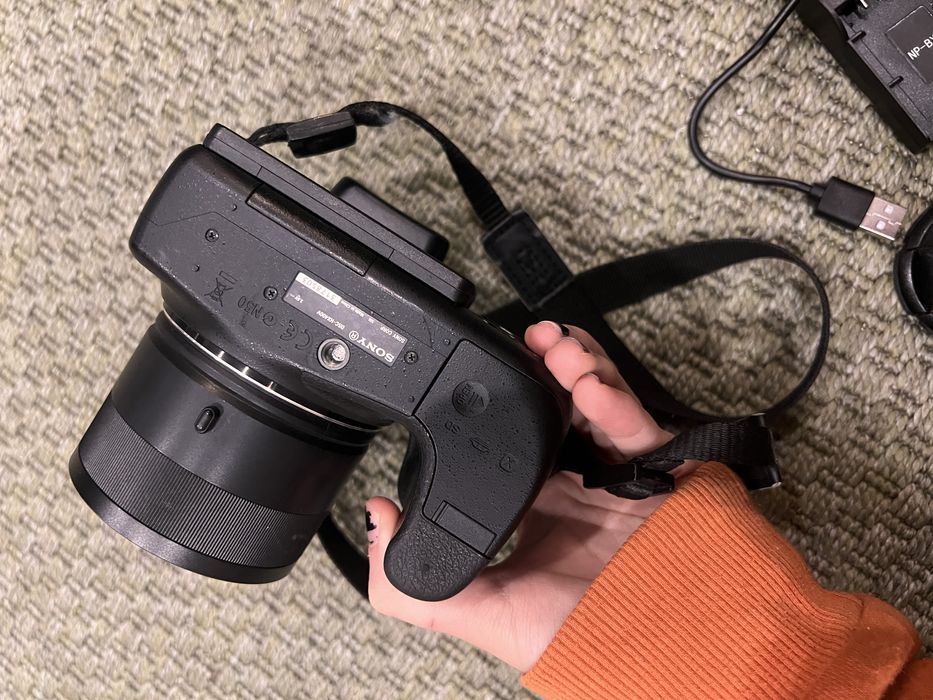 Sony Cybershot HX400V — 50x Zoom Zeiss Lens | Excellent Condition