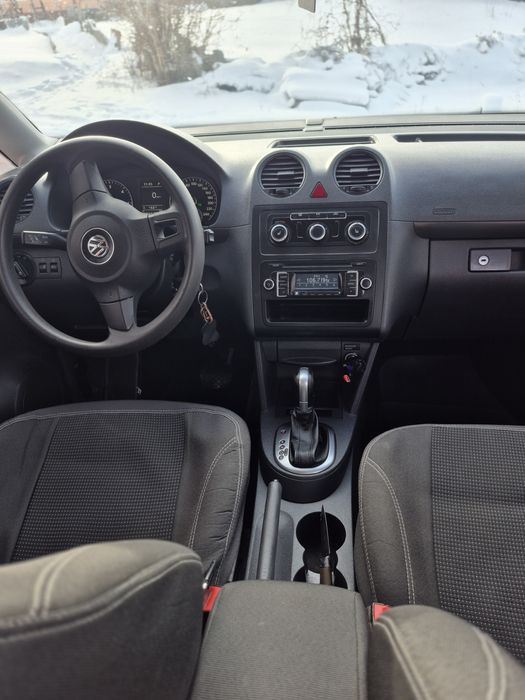 Volkswagen Caddy (2013рік-1,6 дизель+комплект гуми-літо на дисках)