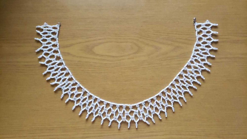 Ожерелье из бисера красное