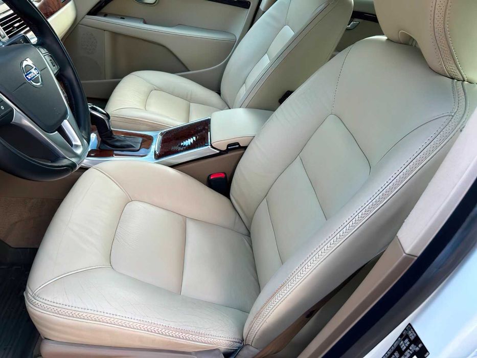 Volvo XC70      2014