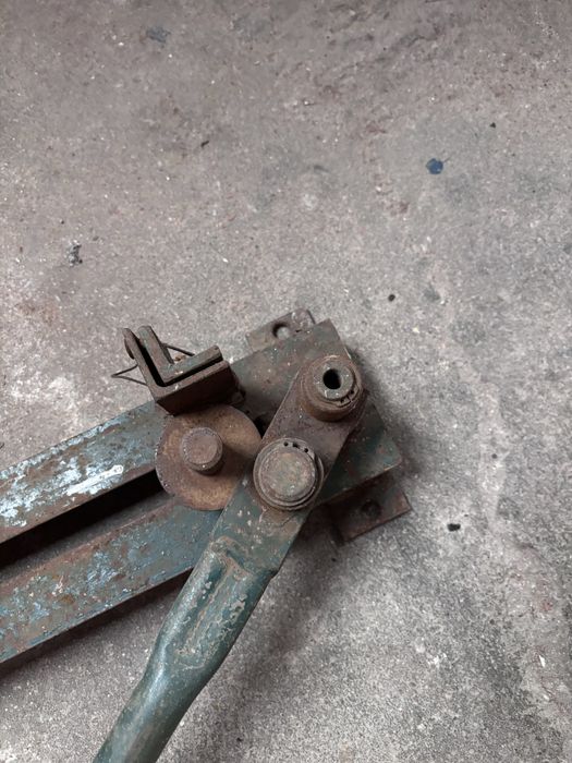 Máquina de moldar ferro manual