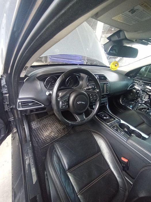 Торпеда Jaguar XE 2016 рік