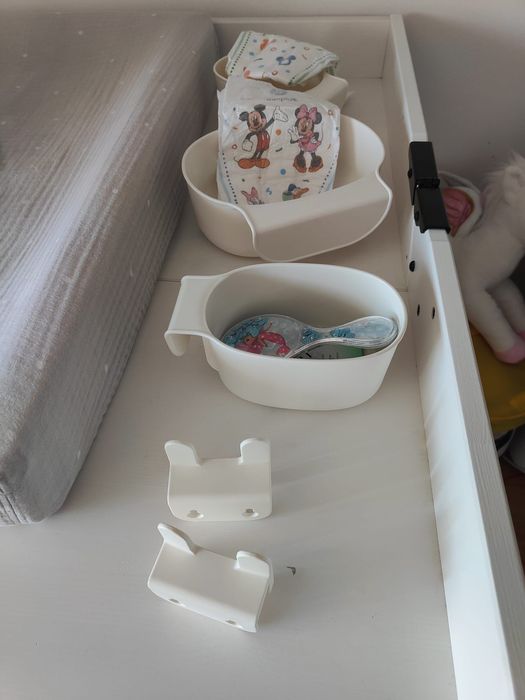 Muda Fraldas com 2 gavetas de arrumação e acessórios