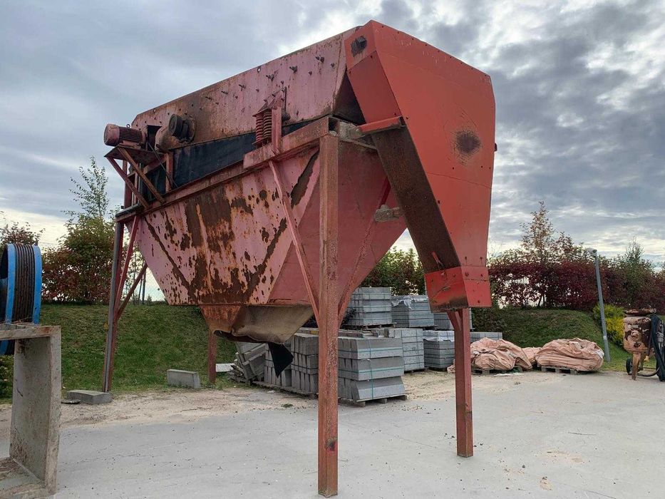Przesiewacz wibracyjny stacjonarny 1-pokładowy 1630x6300 mm | Silnik