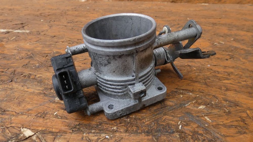 BMW E24 / E23 / E3 /E12 ORYGINALNA Przepustnica silnika m30 635cis OEM