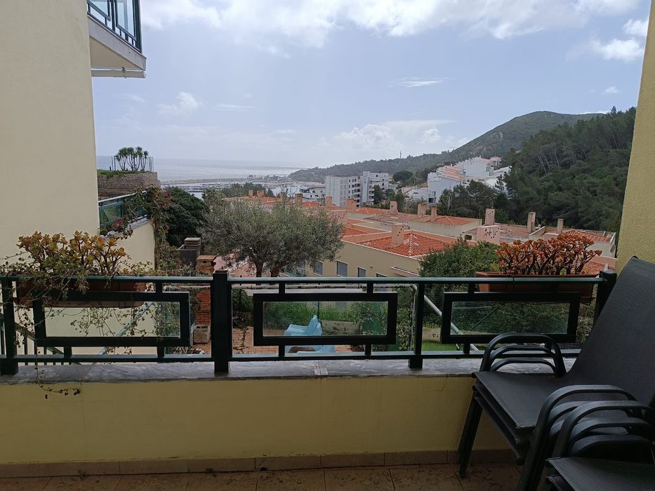 Duplex T1 em Sesimbra com vista mar.