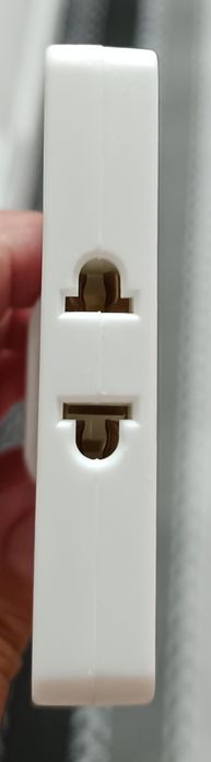 Tomada tripla compacta