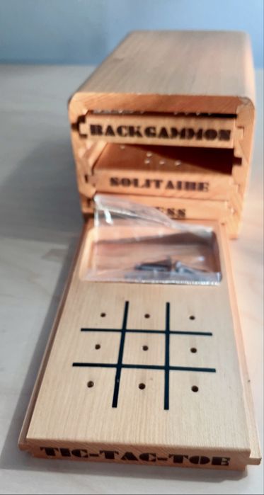 Conjunto de três jogos tradicionais em madeira