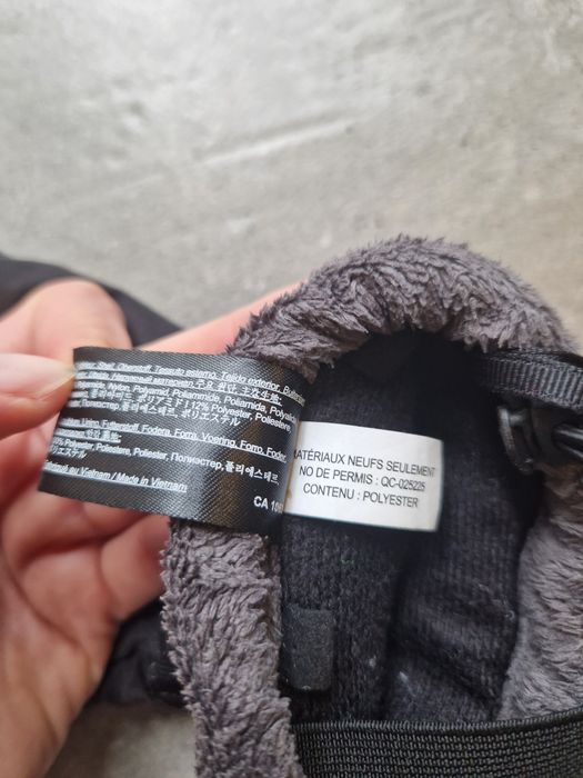 Czarne rękawiczki narciarskie