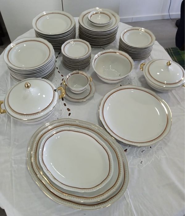 Serviço 126 peças de jantar café e chá porcelana Coimbra novo