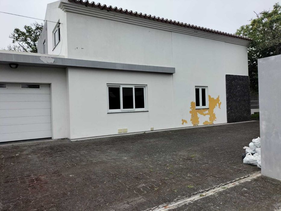 Moradia T4 em envolvente de quinta
