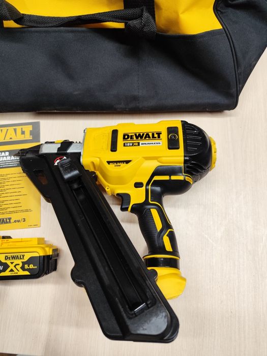 Вживаний DeWalt DCN 693 акумуляторний цвяхозабивач Девол