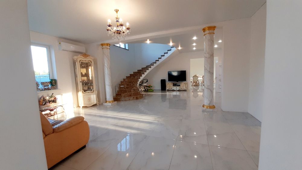 Продажа шикароного дома в с. Гора