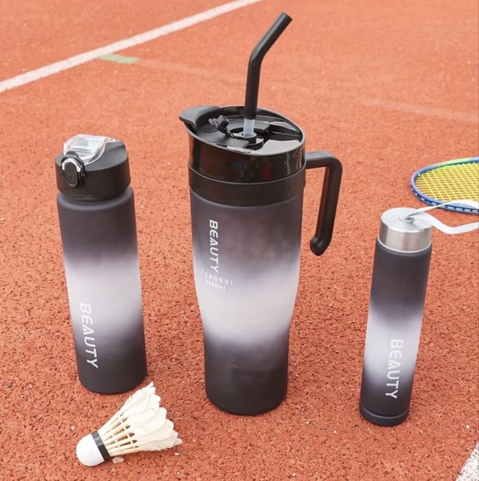 Зручний набір пляшок для води 3 шт з градієнтом.