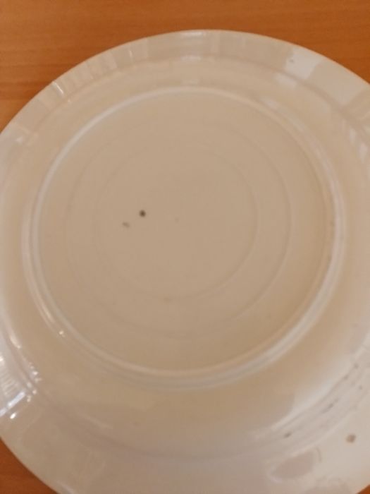 Prato de servir em faiança de Sacavém