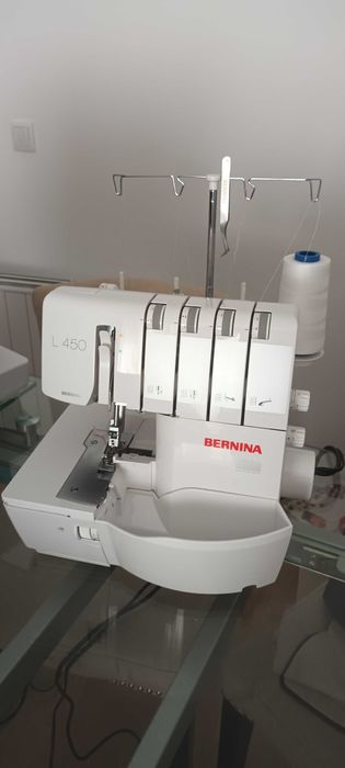 Maquina de Corte e Cose Overlock Bernina L450