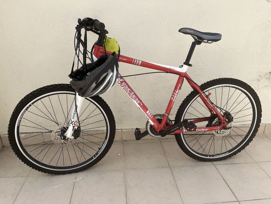 Bicicleta (MTB) da marca Whistle semi  nova.