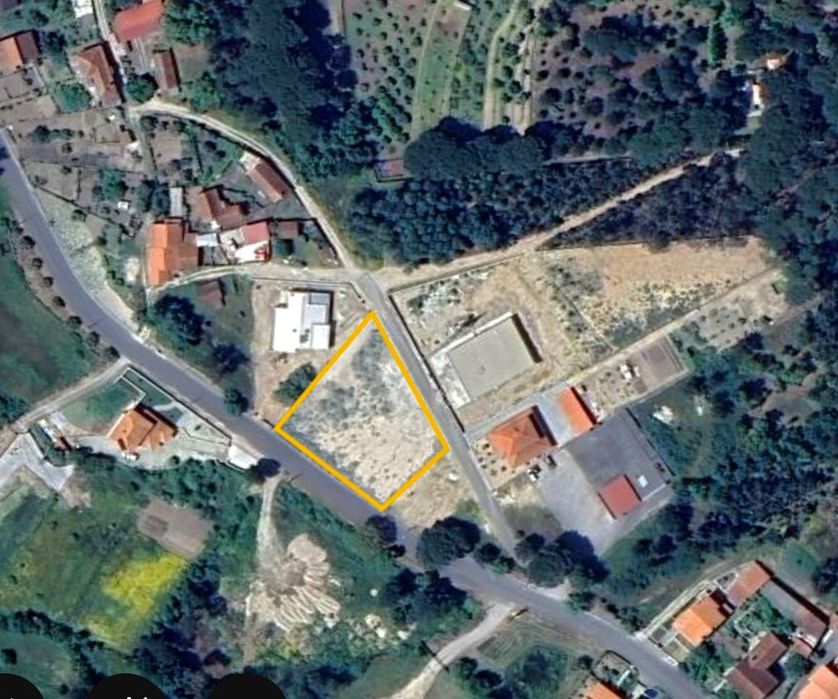 Terreno P/Construção C/1.758m2 em Tábua