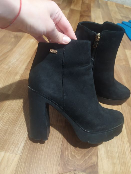 Сапожки замшеві на каблучку осінь, весна