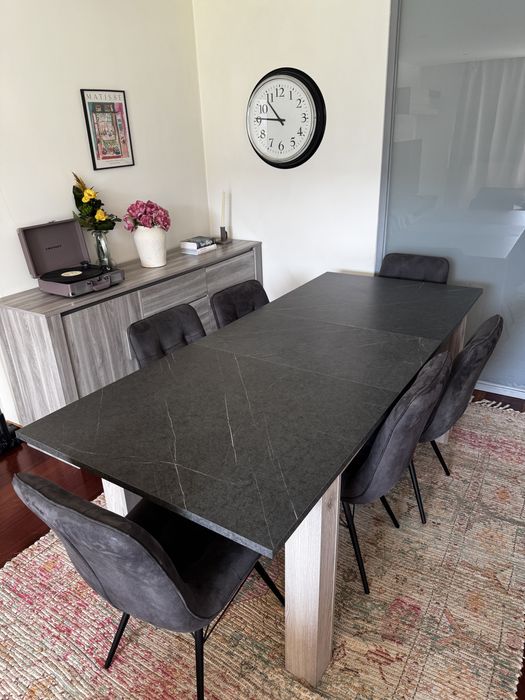 Conjunto Sala de Jantar: Mesa + 6 Cadeiras