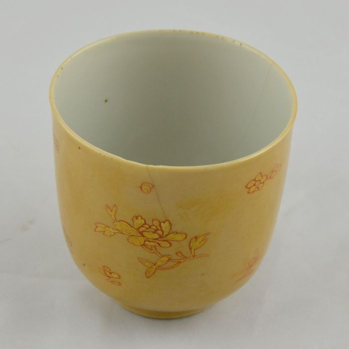 Rara Chávena de café, dourados e “rouge de fer” – séc. XVIII -Qianlong