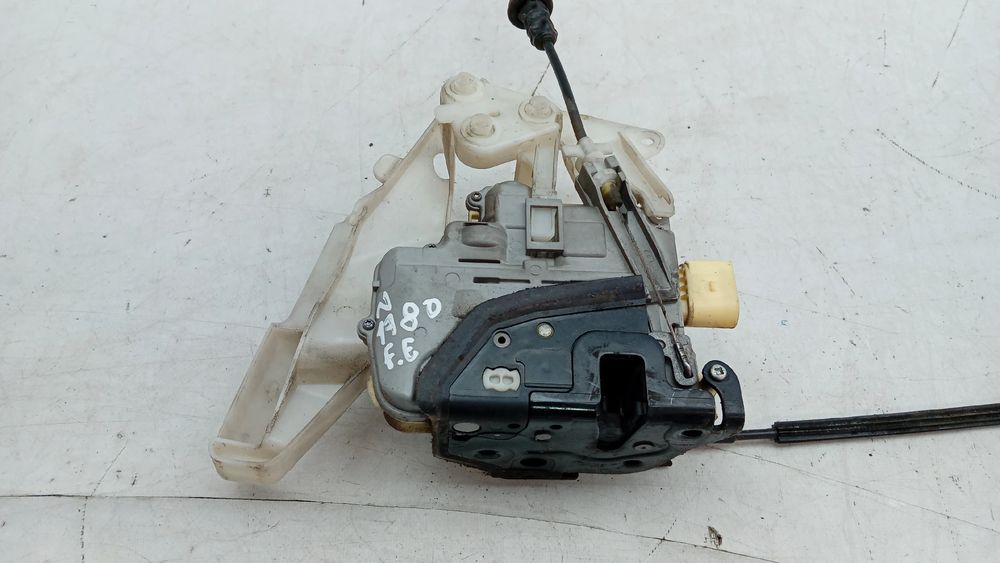 Fechadura / fecho porta frente esquerdo VOLKSWAGEN Passat Variant (3C5