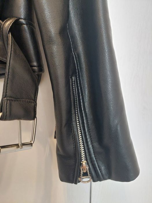 Skórzana kurtka czarna ZARA w rockowym stylu