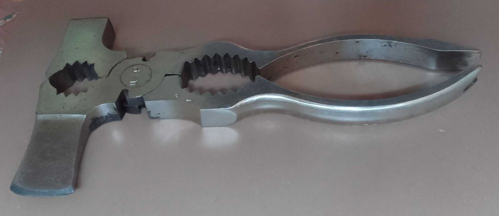 Инструмент СССР Топор Кусачки Орехокол Отвертка Гвоздодер Молоток