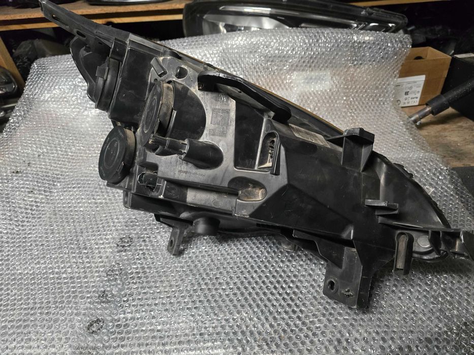 lampa przód Citroen Berlingo 3 III 08-