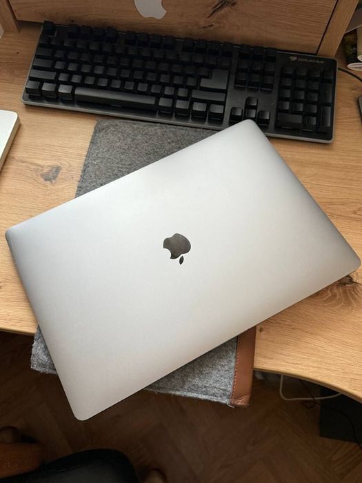 MacBook Pro 16" (2019)