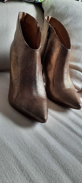 Sandálias Bamburi Novas e Botins Lança perfume