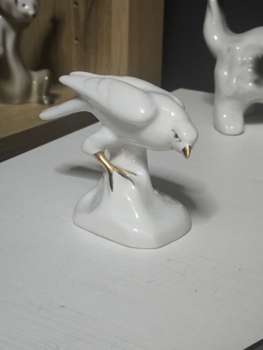 Nieduża figurka porcelanowa biały orzeł Aquincum Budapeszt . Vintage