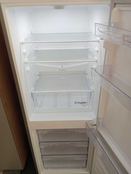 Lodówka Beko CSA240K30SN z zamrażalnikiem dolnym Srebrna