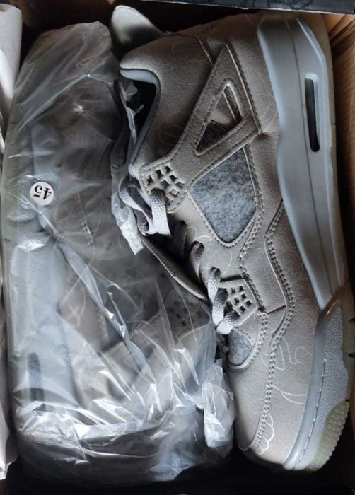 Buty snikersy Jordan 4 Retro Kaws

nie noszone

rozmiar 45

dłu