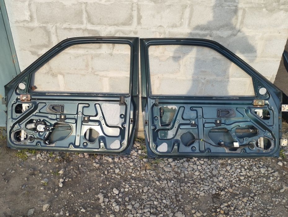 Продам двери Пежо 306 3d.