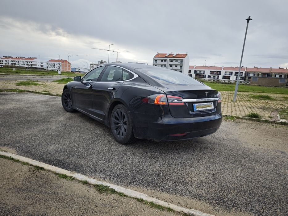Tesla  Model  S .