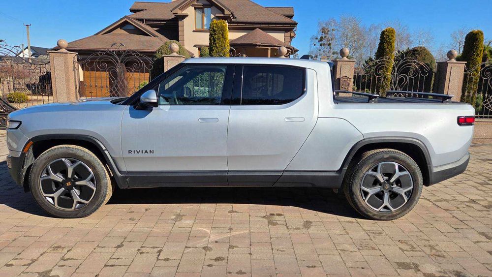 2024 Rivian R1T Dual Large