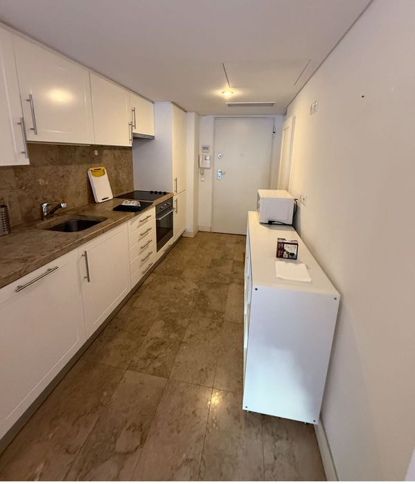 Arrendo T1 mobilado com garagem e piscina Av Eng Duarte Pacheco