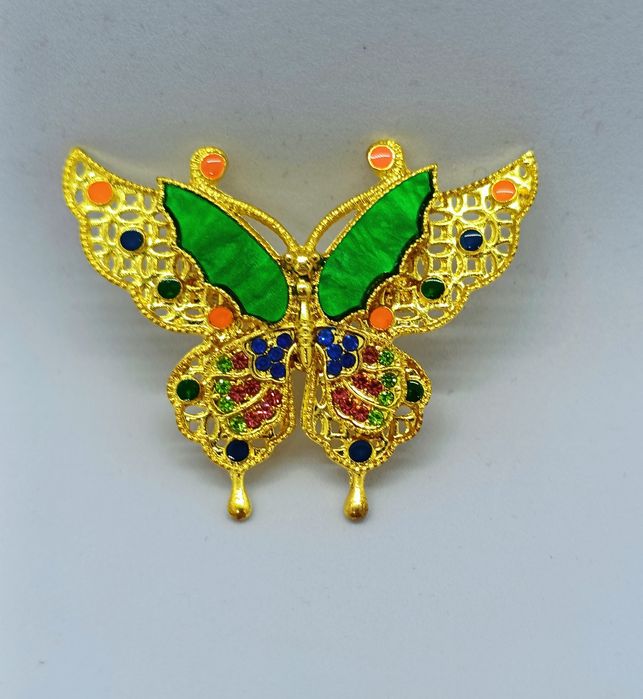 Śliczna broszka motyl