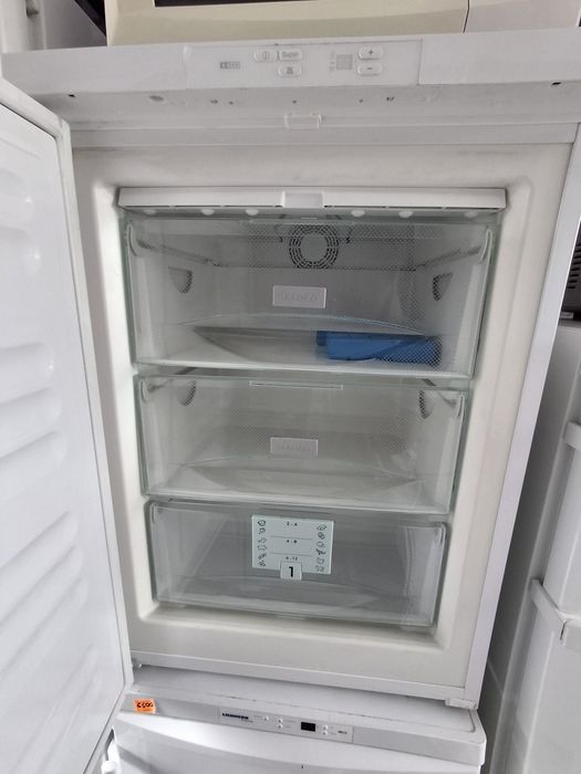 Морозильна камера Miele model FN12020 S