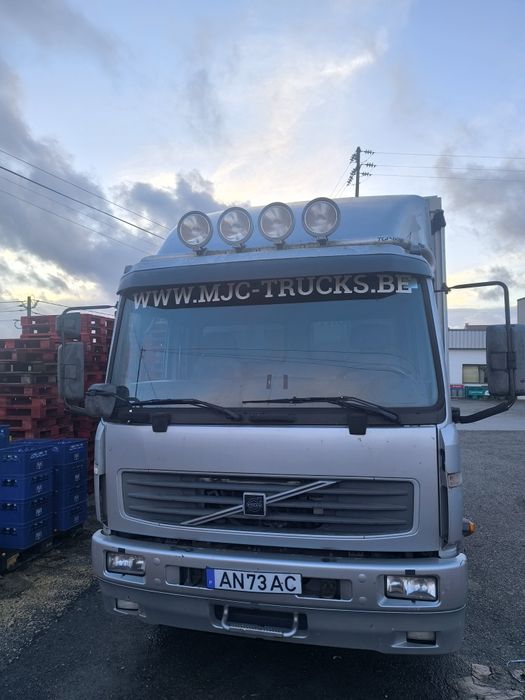 Volvo FL4 em muito bom estado